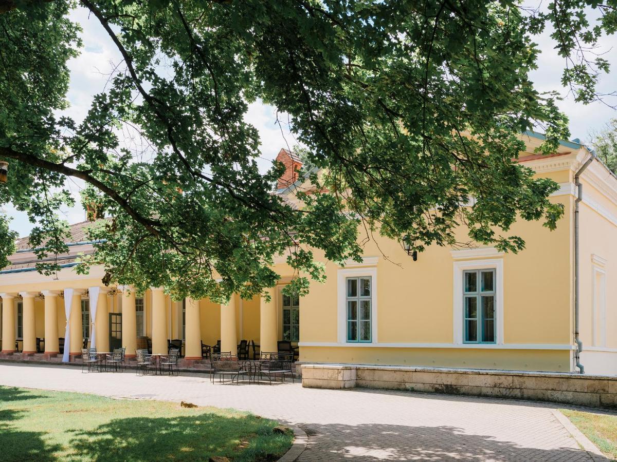 Fenyoharaszt Kastelyszallo Hotel Verseg Exterior photo