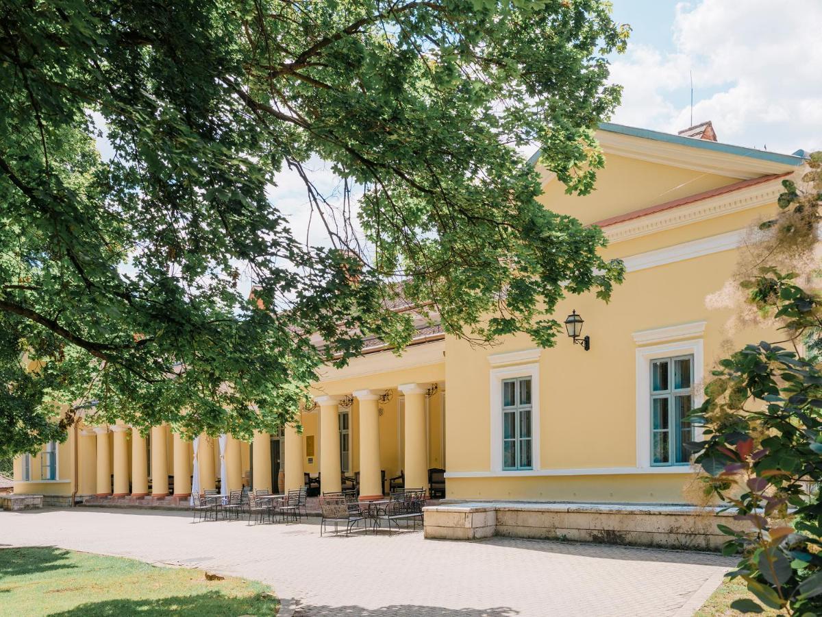 Fenyoharaszt Kastelyszallo Hotel Verseg Exterior photo