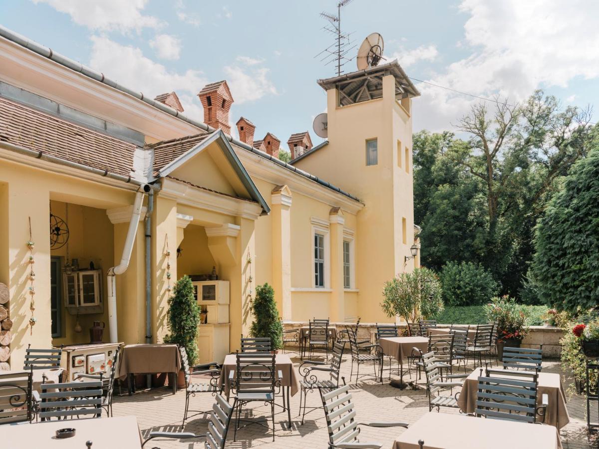 Fenyoharaszt Kastelyszallo Hotel Verseg Exterior photo